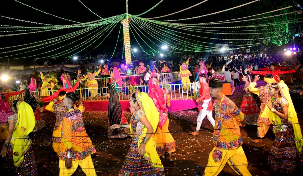 प्रसिद्ध धार्मिक धाम मेघनगर फुट तालाब में माँ भारती ग्रुप बडौदा द्वारा श्री गणेश नाटिका, बबल ग्रुप इंदौर द्वारा गणेश वंदना बड़ौदा द्वारा शिव तांडव नृत्य की आकर्षक दी गईं प्रस्तुतियाँ 3 प्रसिद्ध धार्मिक धाम मेघनगर फुट तालाब में माँ भारती ग्रुप बडौदा द्वारा श्री गणेश नाटिका, बबल ग्रुप इंदौर द्वारा गणेश वंदना बड़ौदा द्वारा शिव तांडव नृत्य की आकर्षक दी गईं प्रस्तुतियाँ | New India Times