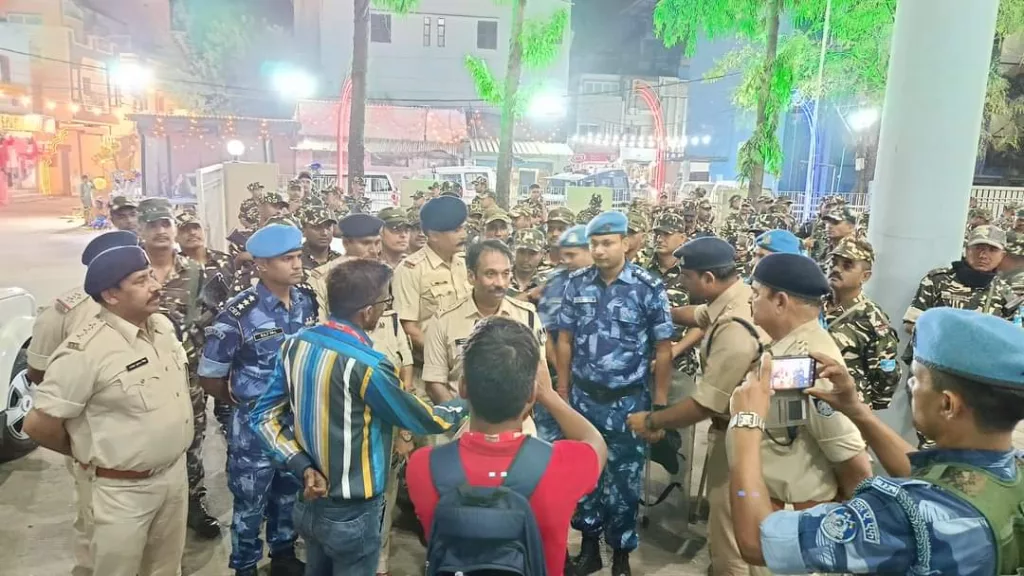 आगामी विधानसभा चुनाव एवं त्योहारों के चलते पुराने भोपाल में किया गया पैदल फ्लैग मार्च 2 आगामी विधानसभा चुनाव एवं त्योहारों के चलते पुराने भोपाल में किया गया पैदल फ्लैग मार्च | New India Times