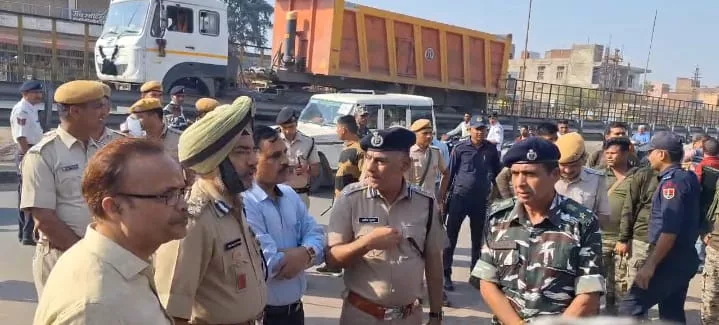 विधानसभा चुनाव की तैयारियों के मद्देनजर संभागीय आयुक्त श्री सांवरमल वर्मा एवं महानिरीक्षक पुलिस भरतपुर रेंज भरतपुर श्री रुपिंदर सिंह ने जिले के पुलिस एवं प्रशासन के अधिकारियों के साथ बैठक कर दिए आवश्यक दिशा-निर्देश 2 विधानसभा चुनाव की तैयारियों के मद्देनजर संभागीय आयुक्त श्री सांवरमल वर्मा एवं महानिरीक्षक पुलिस भरतपुर रेंज भरतपुर श्री रुपिंदर सिंह ने जिले के पुलिस एवं प्रशासन के अधिकारियों के साथ बैठक कर दिए आवश्यक दिशा-निर्देश | New India Times