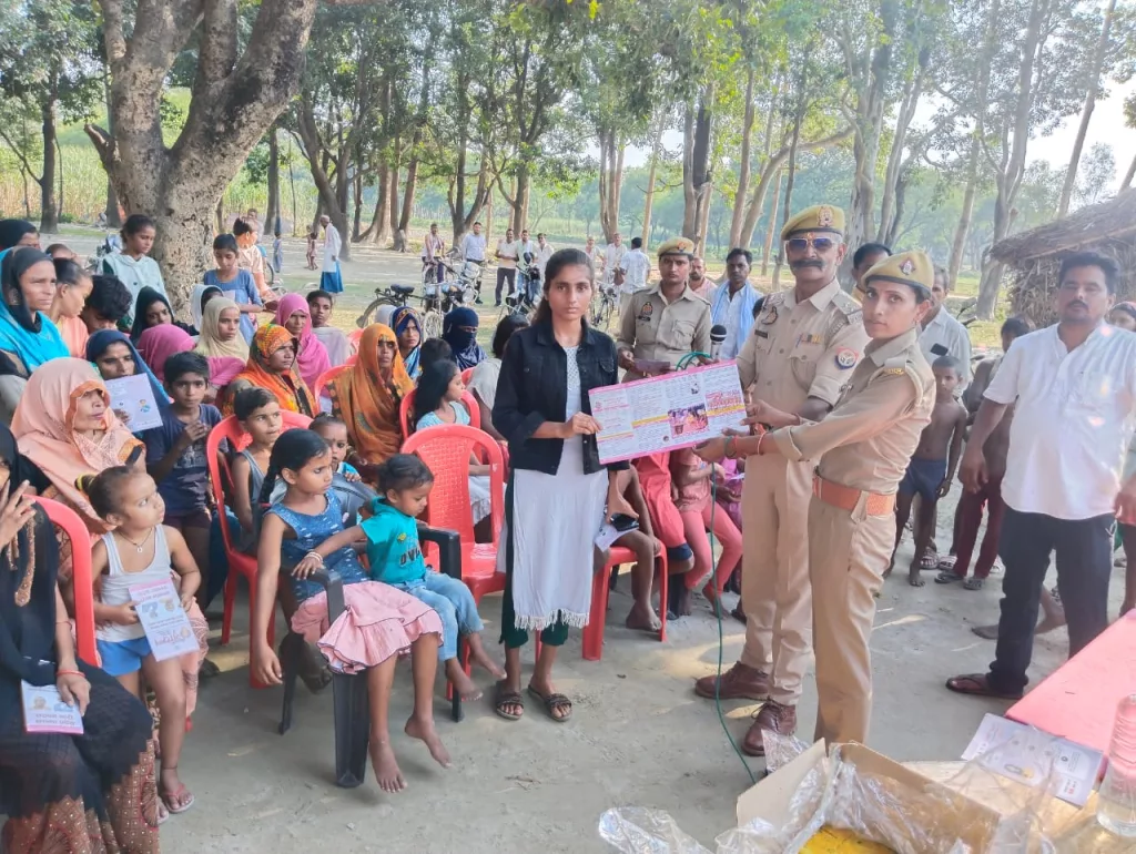 गांव में लगी पुलिस की चौपाल, महिलाओं को किया जागरूक 2 गांव में लगी पुलिस की चौपाल, महिलाओं को किया जागरूक | New India Times