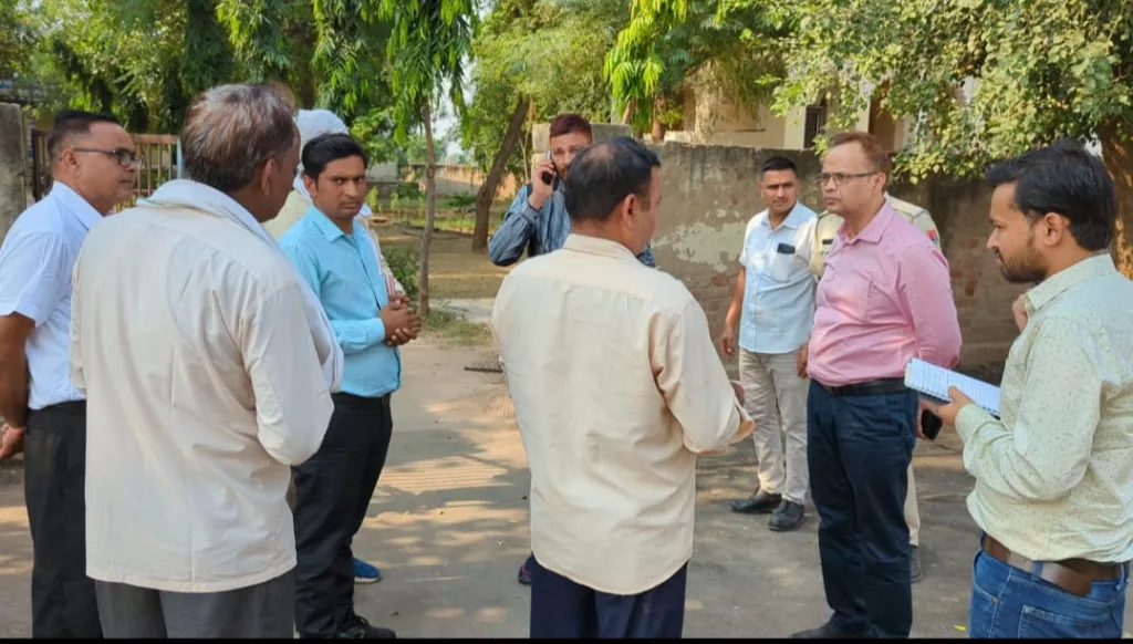 जिला निर्वाचन अधिकारी अनिल कुमार अग्रवाल एवं जिला पुलिस अधीक्षक मनोज कुमार ने किया संवेदनशील मतदान केंद्रों का निरीक्षण 2 जिला निर्वाचन अधिकारी अनिल कुमार अग्रवाल एवं जिला पुलिस अधीक्षक मनोज कुमार ने किया संवेदनशील मतदान केंद्रों का निरीक्षण | New India Times