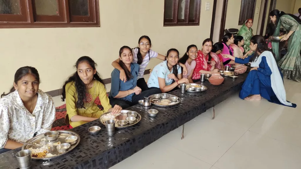 प्रधान जैनाचार्य पूज्य श्री धर्मदासजी म.सा. की जयंती पर सामूहिक आयम्बिल का हुआ आयोजन 2 प्रधान जैनाचार्य पूज्य श्री धर्मदासजी म.सा. की जयंती पर सामूहिक आयम्बिल का हुआ आयोजन | New India Times