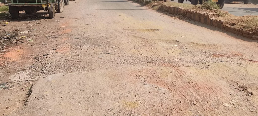 ट्रांसपोर्ट नगर मथुरा में बनी जर्जर सड़कों को लेकर मुख्यमंत्री से की शिकायत 4 ट्रांसपोर्ट नगर मथुरा में बनी जर्जर सड़कों को लेकर मुख्यमंत्री से की शिकायत | New India Times