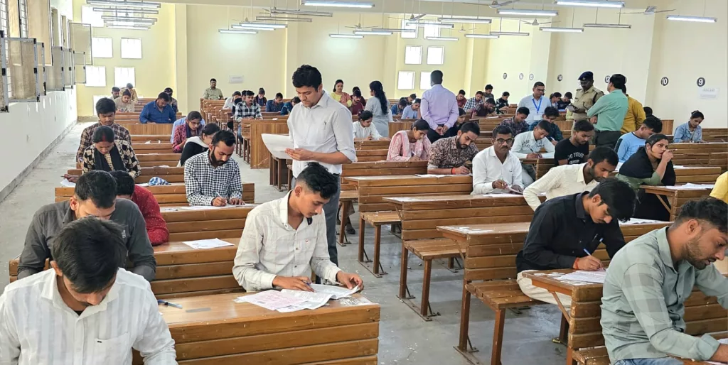 प्रारम्भिक अर्हता परीक्षा-2023 के दृष्टिगत जिलाधिकारी एवं वरिष्ठ पुलिस अधीक्षक ने परीक्षा केंद्रों का किया निरीक्षण 2 प्रारम्भिक अर्हता परीक्षा-2023 के दृष्टिगत जिलाधिकारी एवं वरिष्ठ पुलिस अधीक्षक ने परीक्षा केंद्रों का किया निरीक्षण | New India Times