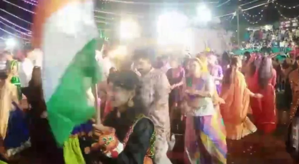 श्री वनेश्वर मारुति नंदन हनुमान मंदिर समिति के द्वारा आयोजित गरबा पांडाल में अन्य राज्यों से भी पहुंच रहे हैं श्रद्धालु 2 श्री वनेश्वर मारुति नंदन हनुमान मंदिर समिति के द्वारा आयोजित गरबा पांडाल में अन्य राज्यों से भी पहुंच रहे हैं श्रद्धालु | New India Times