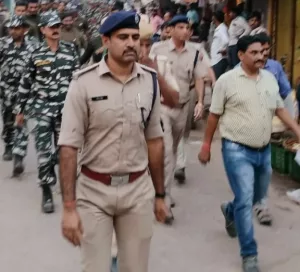 कलेक्टर एवं पुलिस अधीक्षक ने बसेडी इलाके में अधिकारियों के साथ किया पैदल फ्लैग मार्च | New India Times