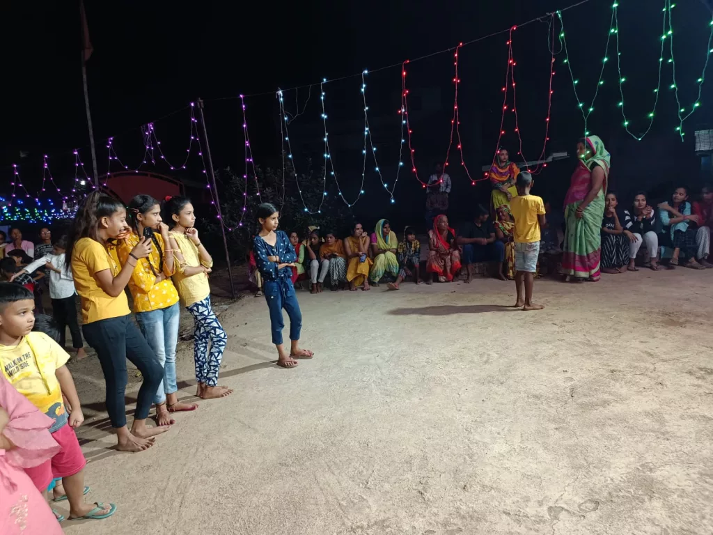 मां वाल्मीकि झांकी समिति द्वारा लगाई गई मां दुर्गा की अष्टभुजा, झांकी बनी आकर्षण का केंद्र, किया गया नृत्य का आयोजन | New India Times