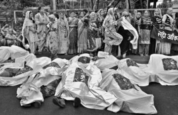 भोपाल गैस त्रासदी के 39 वर्ष बीतने के बाद भी लोग आज भी उस से हुई बीमारियों से रहे हैं जूझ | New India Times