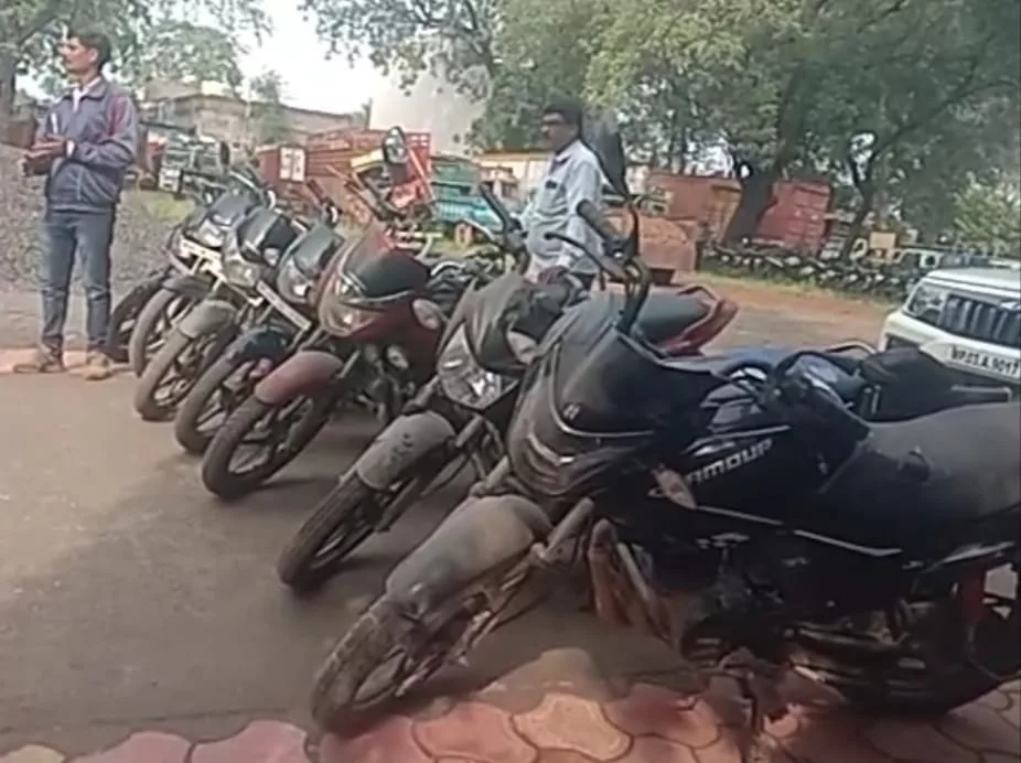 अंतर्राज्यीय वाहन चोर को शाहपुर पुलिस ने 08 मोटरसाइकिल के साथ इच्छापुर से किया गिरफ्तार | New India Times
