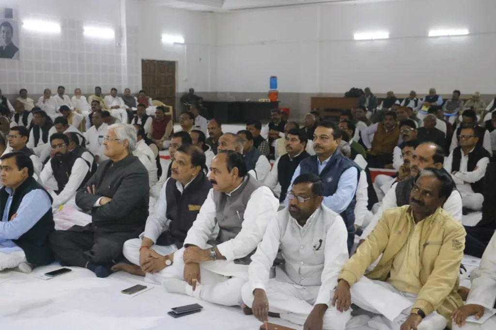 लोकसभा चुनाव के मद्देनज़र कांग्रेसी पदाधिकारियों एवं विधायकों के साथ कांग्रेस प्रदेश अध्यक्ष की बैठकों का दौर जारी | New India Times