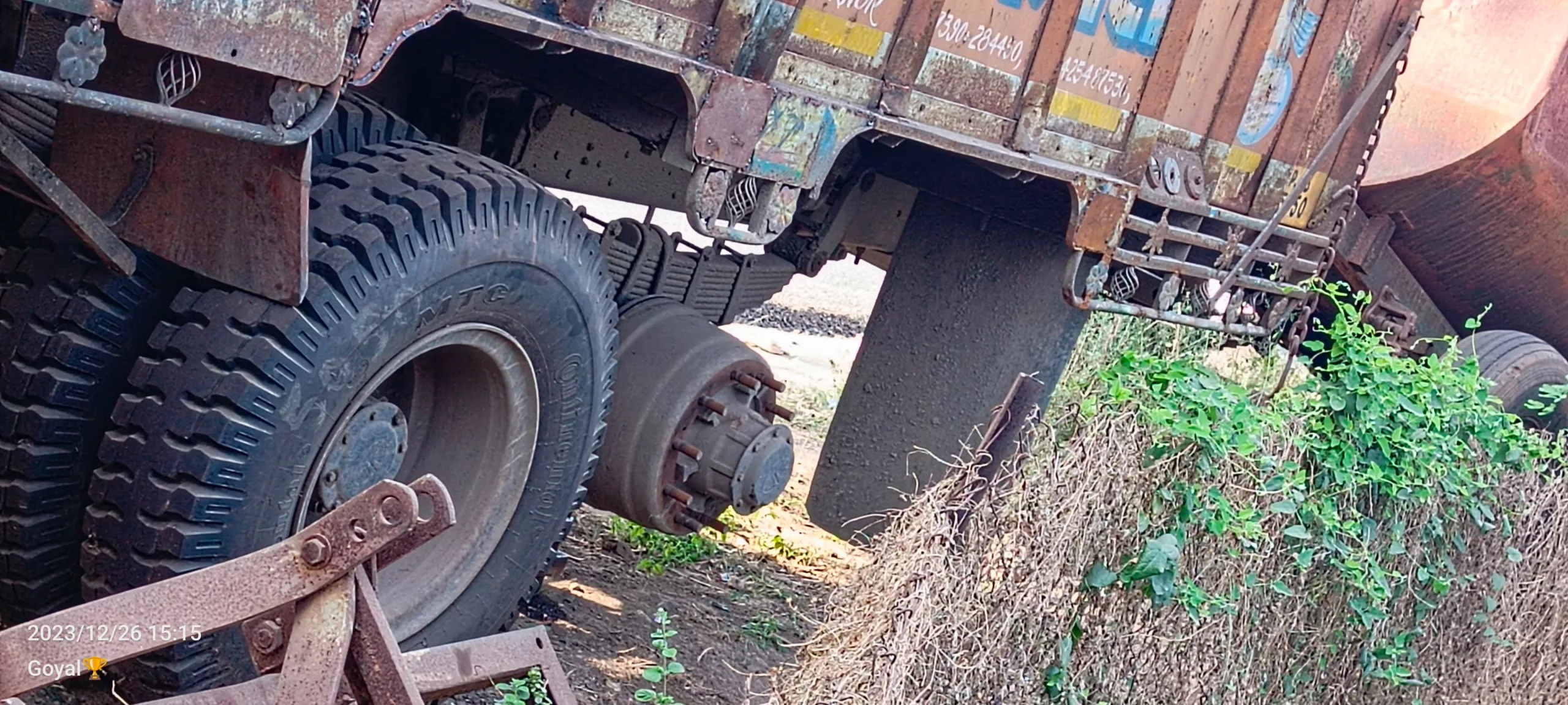 लोकप्रिय समाजसेवी सुरेश चंद जैन (पप्पू भैया) की ट्रक के टायर हुए चोरी | New India Times