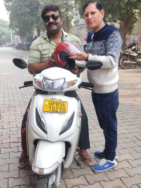 टू व्हीलर चलाते समय सड़क हादसे में लोगों की मृत्यु ना हो उसके लिए हेलमेट जागरूकता अभियान चलाया जा रहा है: विनोद दीक्षित | New India Times