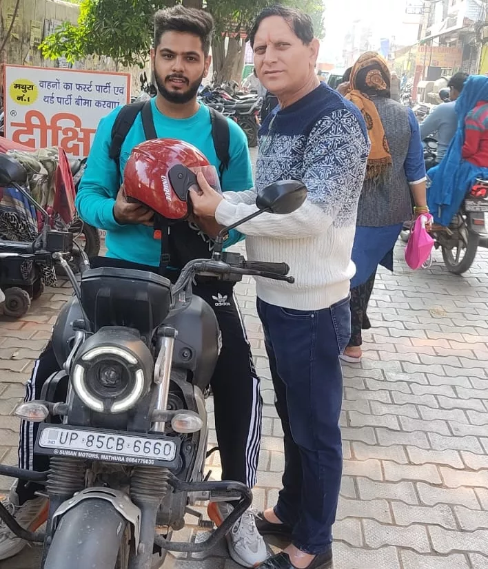 टू व्हीलर चलाते समय सड़क हादसे में लोगों की मृत्यु ना हो उसके लिए हेलमेट जागरूकता अभियान चलाया जा रहा है: विनोद दीक्षित | New India Times