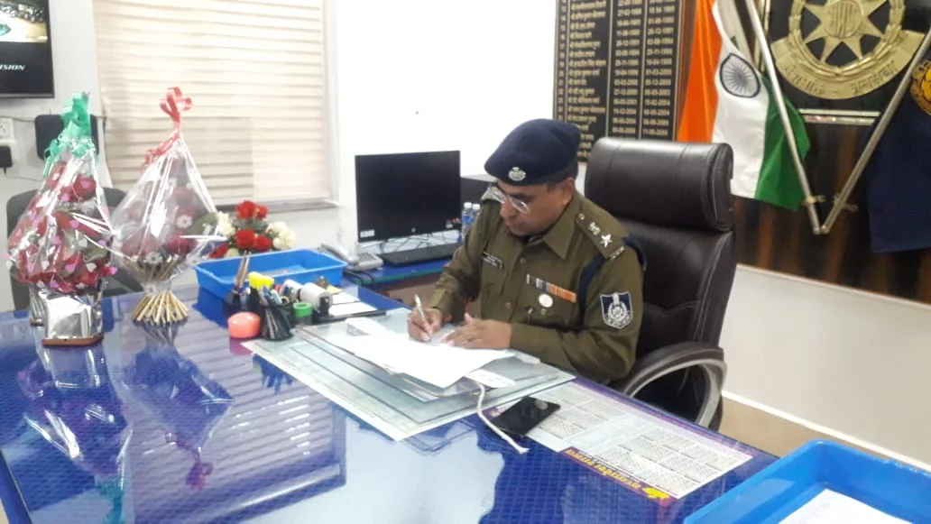 गुना जिले के नवागत पुलिस अधीक्षक श्री संजीव कुमार सिंंहा ने किया पदभार ग्रहण | New India Times
