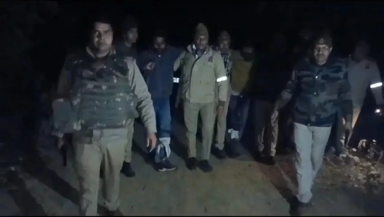 गौतस्करों की मुठभेड़ में पुलिस कर्मी सहित चार को लगी गोली | New India Times