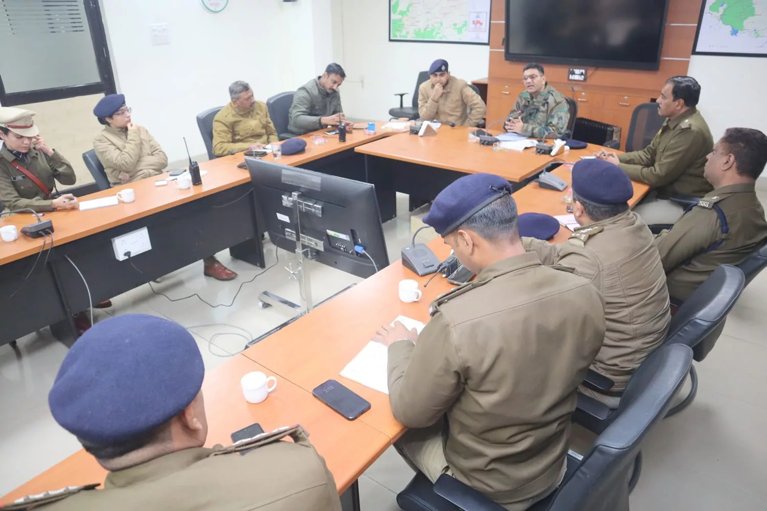 यातायात व्यवस्था को सुचारू एवं सुव्यवस्थित बनाने के लिए एसपी ग्वालियर ने पुलिस अधिकारियों की बैठक लेकर दिये दिशा निर्देश | New India Times