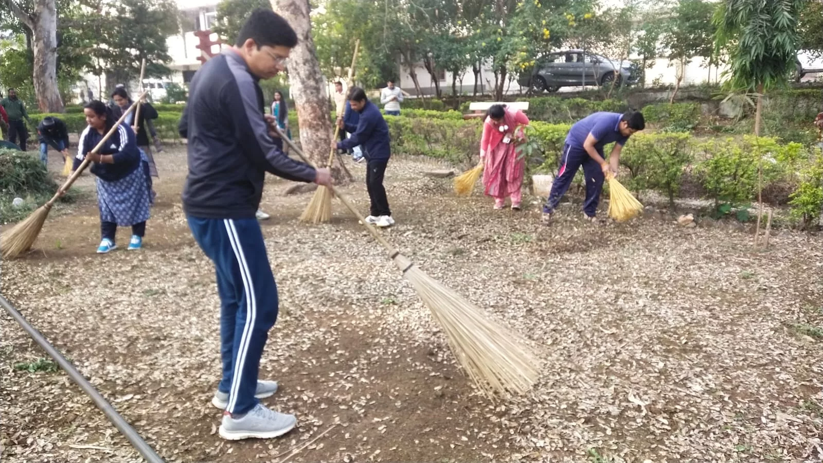 कलेक्टर कार्यालय परिसर में चलाया गया सफाई अभियान | New India Times