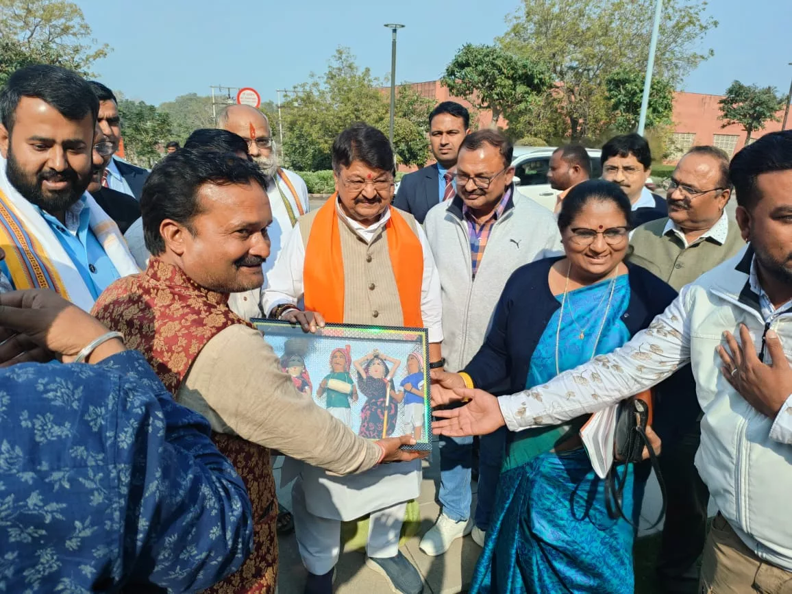 मंत्री निर्मला भूरिया के नेतृत्व में एक प्रतिनिधि मंडल ने नगरीय प्रशासन मंत्री कैलाश विजयवर्गीय से की भेंट | New India Times