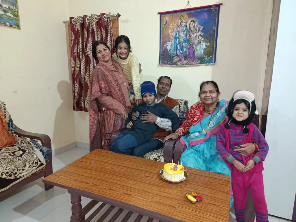 पत्रकार की मां का मनाया गया 70वां जन्मदिन | New India Times