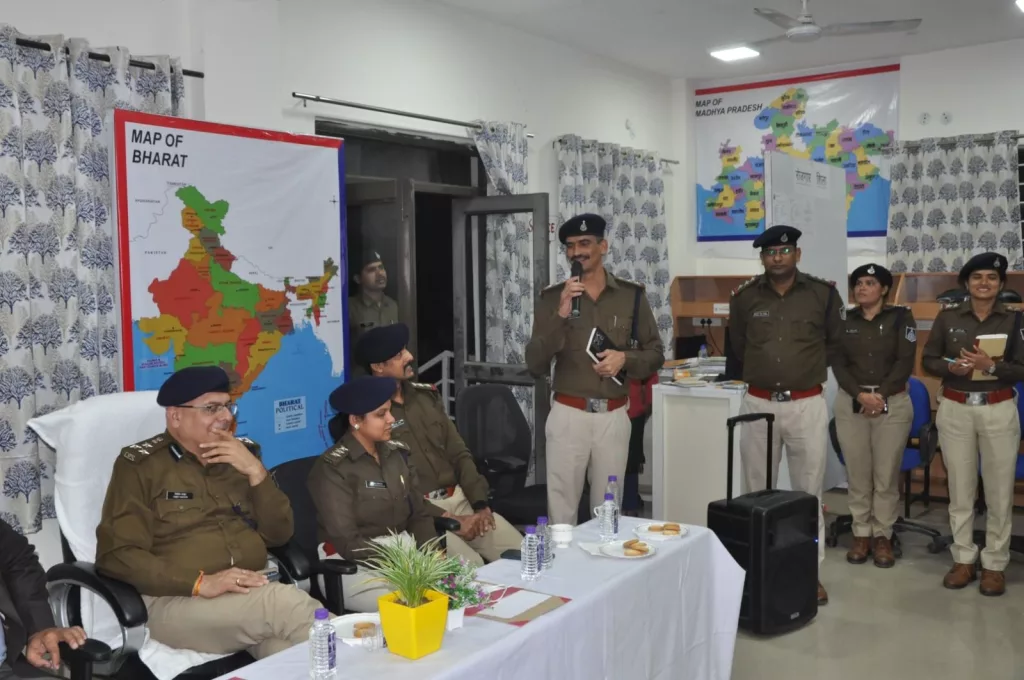 पुलिस परिवार के बच्चों हेतु पुलिस पब्लिक स्कूल दिशा अध्ययन केंद्र में कैरियर काउंसलिंग सेमिनार का किया गया आयोजन | New India Times