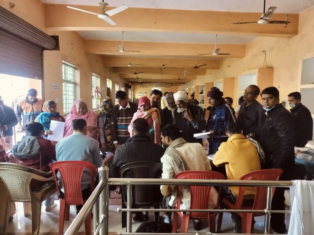 पंडोखर धाम में लगा बुन्देलखण्ड हॉस्पिटल दतिया का निःशुल्क स्वास्थ्य शिविर | New India Times