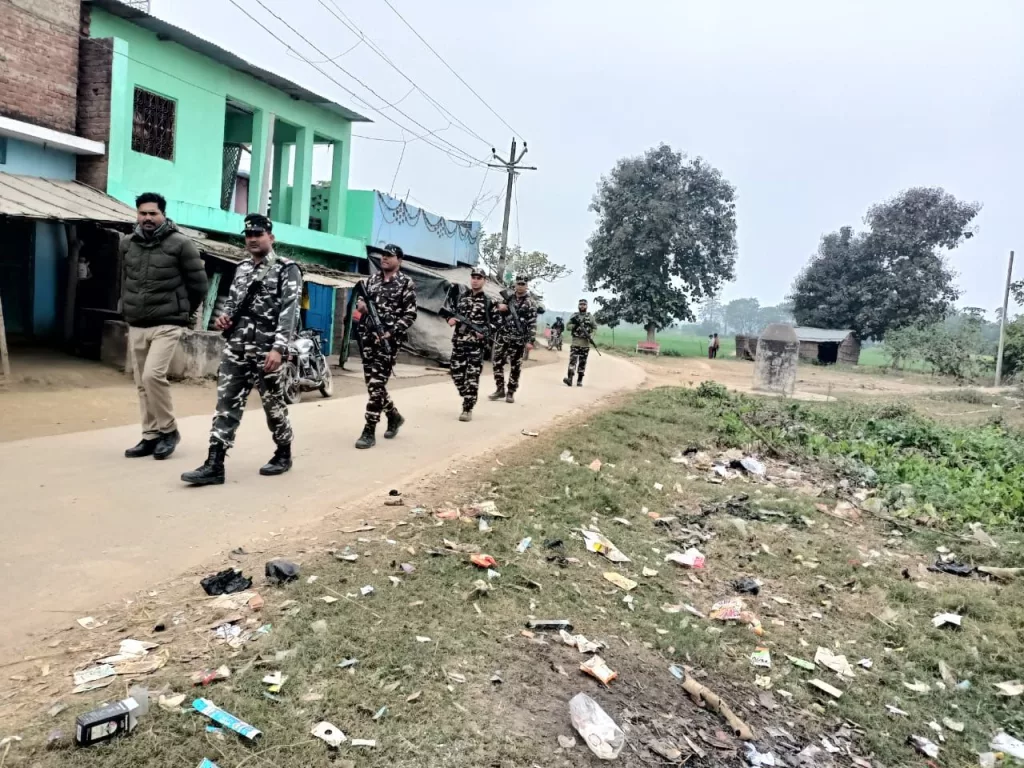59 वाहिनी एस.एस.बी नानपारा के सीमा चौकीयों द्वारा भारत नेपाल सीमा पर बलकर्मियों एवं राज्य पुलिस के साथ की गई संयुक्त गश्त | New India Times