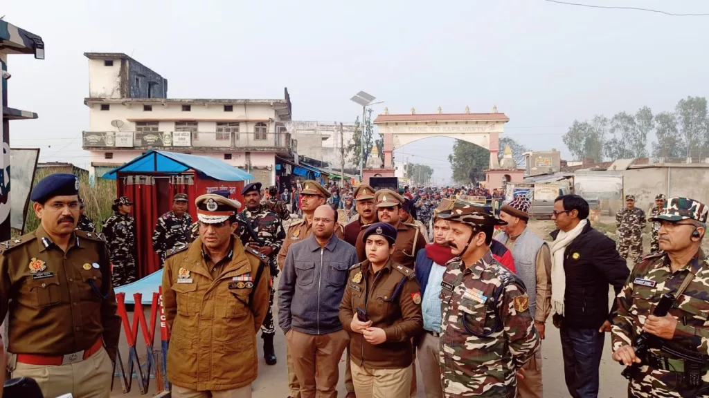 अपर पुलिस महानिदेशक गोरखपुर जोन, गोरखपुर की अध्यक्षता में पुलिस महानिरीक्षक बस्ती परिक्षेत्र बस्ती, जिलाधिकारी ने भारत- नेपाल सीमा के आसपास गांवों में भ्रमण कर किया गोष्ठी का आयोजन | New India Times