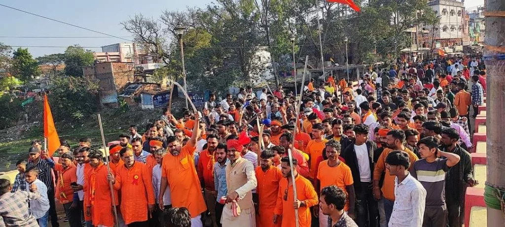 'जय श्री राम' के नारों के साथ हज़ारों की संख्या में निकले बजरंग दल के लोग | New India Times