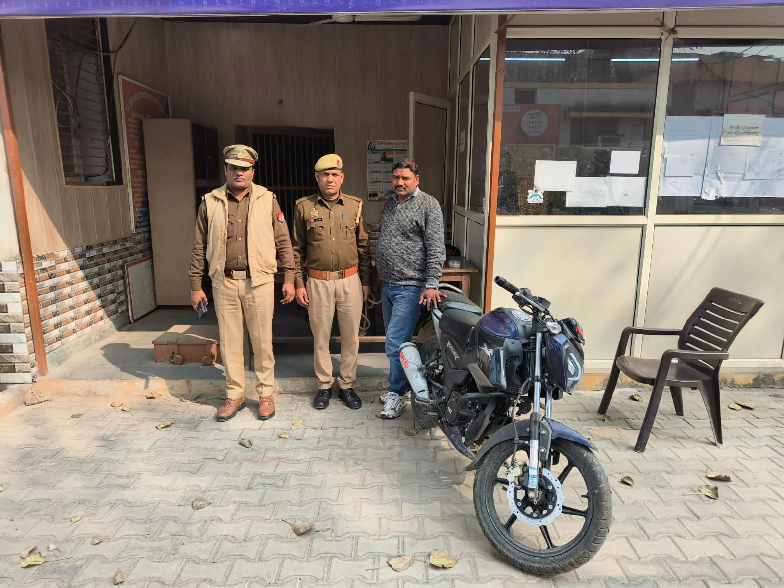 थाना चौक कोतवाली पुलिस ने चोरी किए गए मोबाइल फोन, रकम व मोटरसाइकिल बरामद कर अभियुक्त को भेजा जेल | New India Times