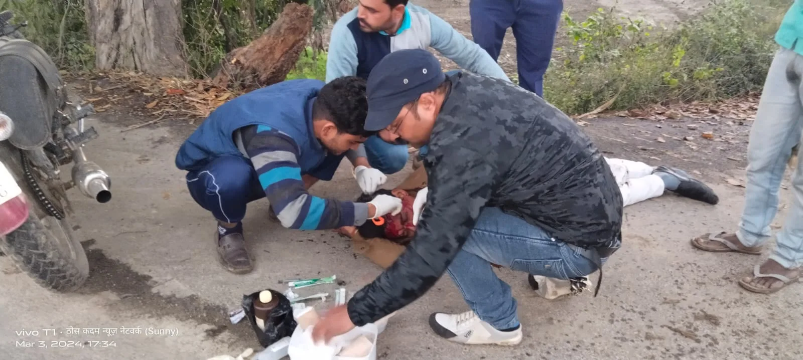 2 बाइकों की आपस में हुई टक्कर, हादसे में एक की हालात गम्भीर, घायल युवक का जनता दरबार ने किया फ्री फर्स्ट एड ट्रीटमेंट | New India Times