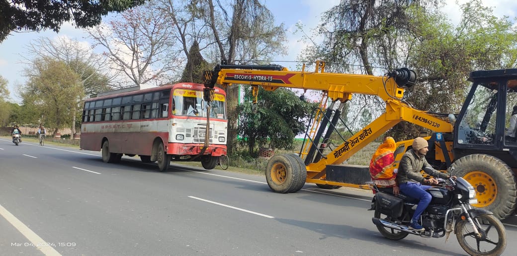 रोडवेज बस ने ऑटो रिक्शा को मारी ज़ोरदार टक्कर तीन की मौत अन्य घायलों की हालत चिंताजनक | New India Times