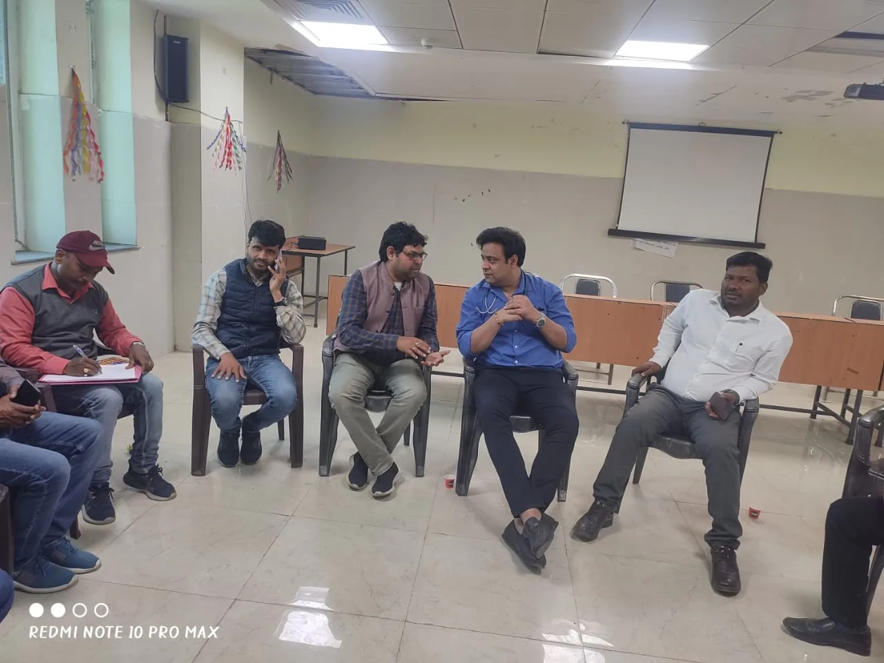 जिला पुरुष चिकित्सालय में तैनात संविदा कर्मचारियों की हुई बैठक | New India Times