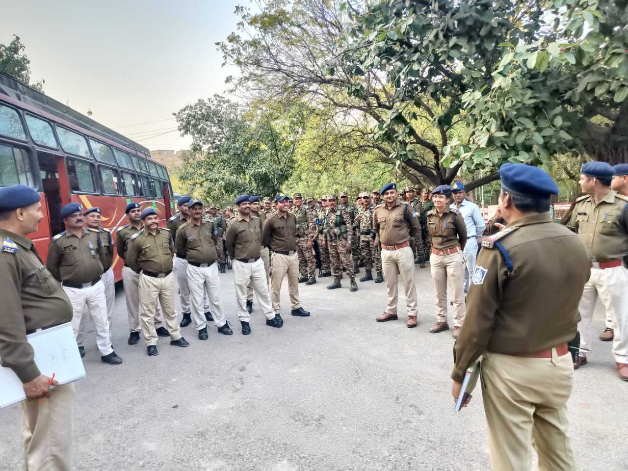 आगामी लोकसभा चुनाव को निष्पक्ष एवं शांतिपूर्ण ढंग से सम्पन्न कराने के उद्देश्य से ग्वालियर पुलिस ने किया फ्लैग मार्च | New India Times