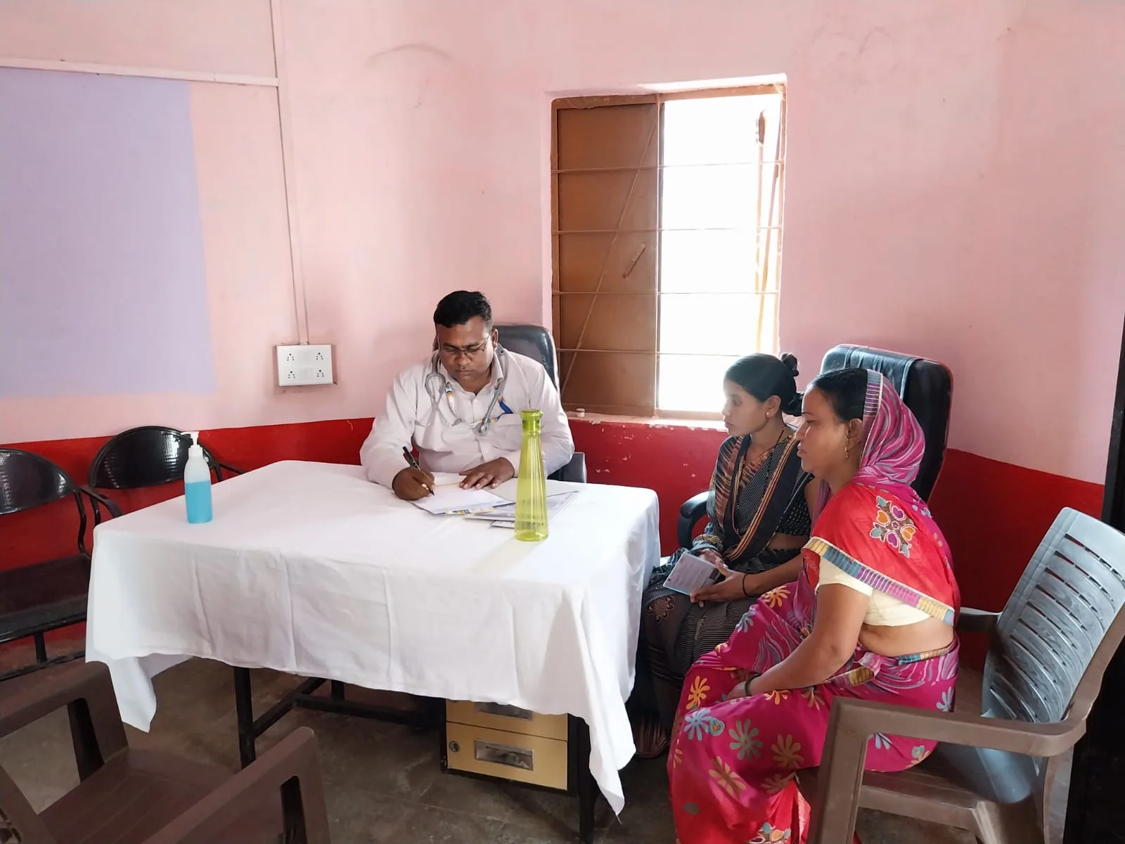 आल इज़ वेल हॉस्पिटल बुरहानपुर द्वारा ग्राम गुलाई में आयोजित किया गया निःशुल्क स्वास्थ्य शिविर | New India Times