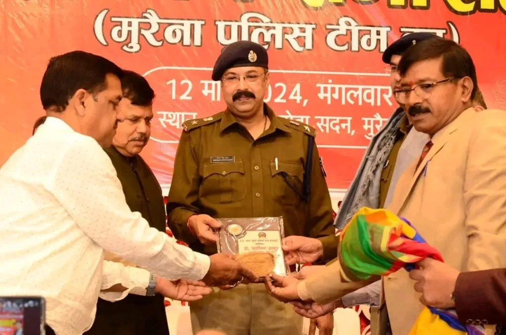 मुरैना पुलिस अधीक्षक श्री शैलेन्द्र सिंह चौहान एवं अतिरिक्त पुलिस अधीक्षक डॉ. अरविन्द ठाकुर सहित अन्य अधिकारियों एवं कर्मचारियों का व्यवसाईयों ने MPCCI के नेतृत्व में किया सम्मान | New India Times