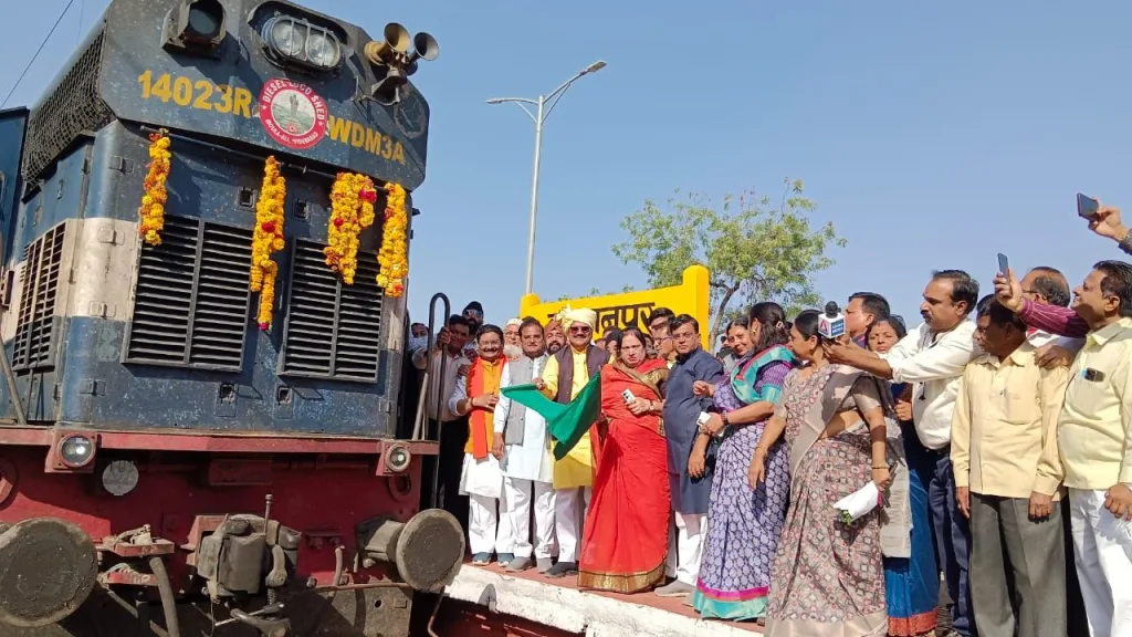 रेलवे संघर्ष समिति बुरहानपुर में खंडवा सांसद, रेल मंत्री सहित प्रधानमंत्री का माना आभार | New India Times