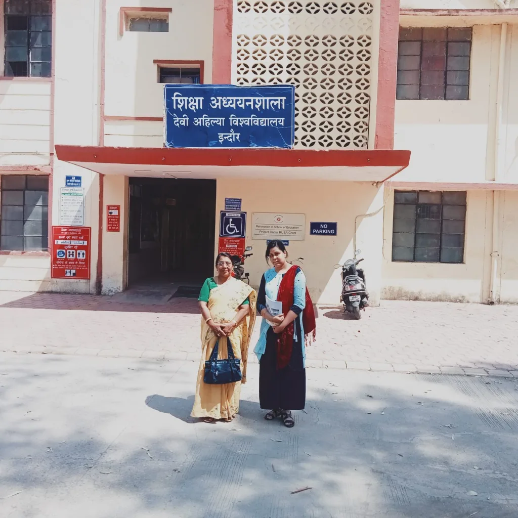 बुरहानपुर की शिक्षा विद डॉक्टर निकहत अफ़रोज़ की निगरानी में रीना राय को पीएच.डी की उपाधि से किया गया सम्मानित | New India Times