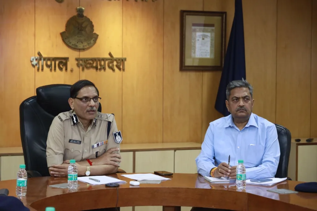 डीजीपी ने पुलिस मुख्यालय में जोनल पुलिस महानिरीक्षकों, रेंज उप महानिरीक्षकों और पुलिस अधीक्षकों के साथ की वीडियो कॉन्फ्रेंसिंग मीटिंग | New India Times