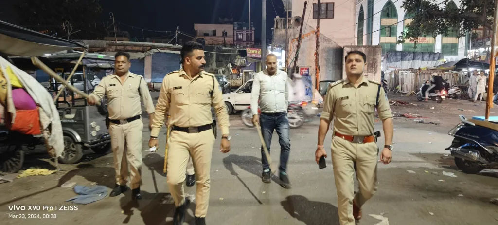 आगामी लोकसभा चुनाव 2024 शांतिपूर्ण, निर्भीक एवं निष्पक्ष संपन्न कराने हेतु भोपाल पुलिस ने 7 घंटे की कॉम्बिंग गश्त में 1014 बदमाश किए गिरफ्तार | New India Times