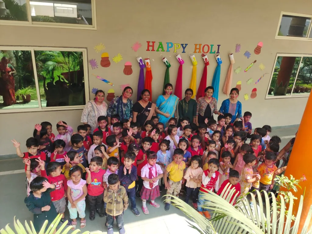 अर्वाचीन इंडिया स्कूल में होली महोत्सव का हुआ आयोजन, नन्हें विद्यार्थियों ने मनाया त्यौहार | New India Times