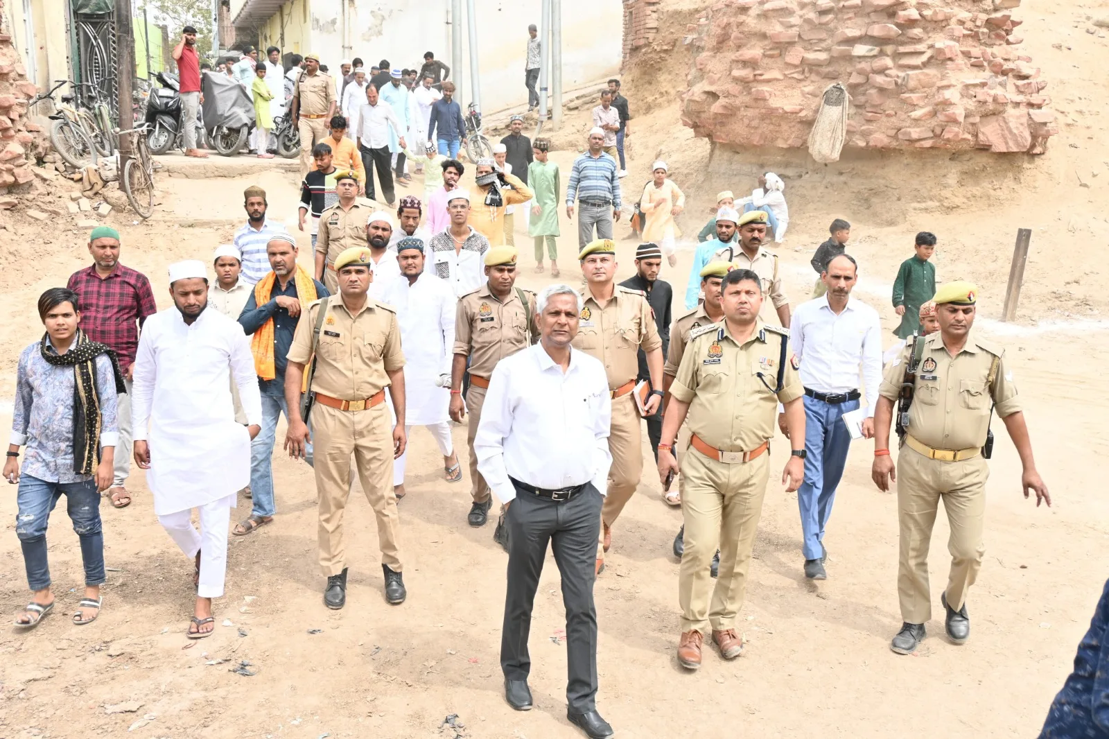 अलविदा जुमा पर जिलाधिकारी एवं वरिष्ठ पुलिस अधीक्षक ने शाही ईदगाह मस्जिद का भ्रमण कर लिया जायज़ा | New India Times