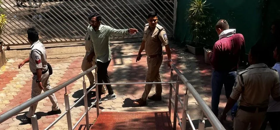 प्रधानमंत्री के भोपाल दौरे से पहले NSUI छात्र नेता रवि परमार को पुलिस ने किया गिरफ़्तार | New India Times