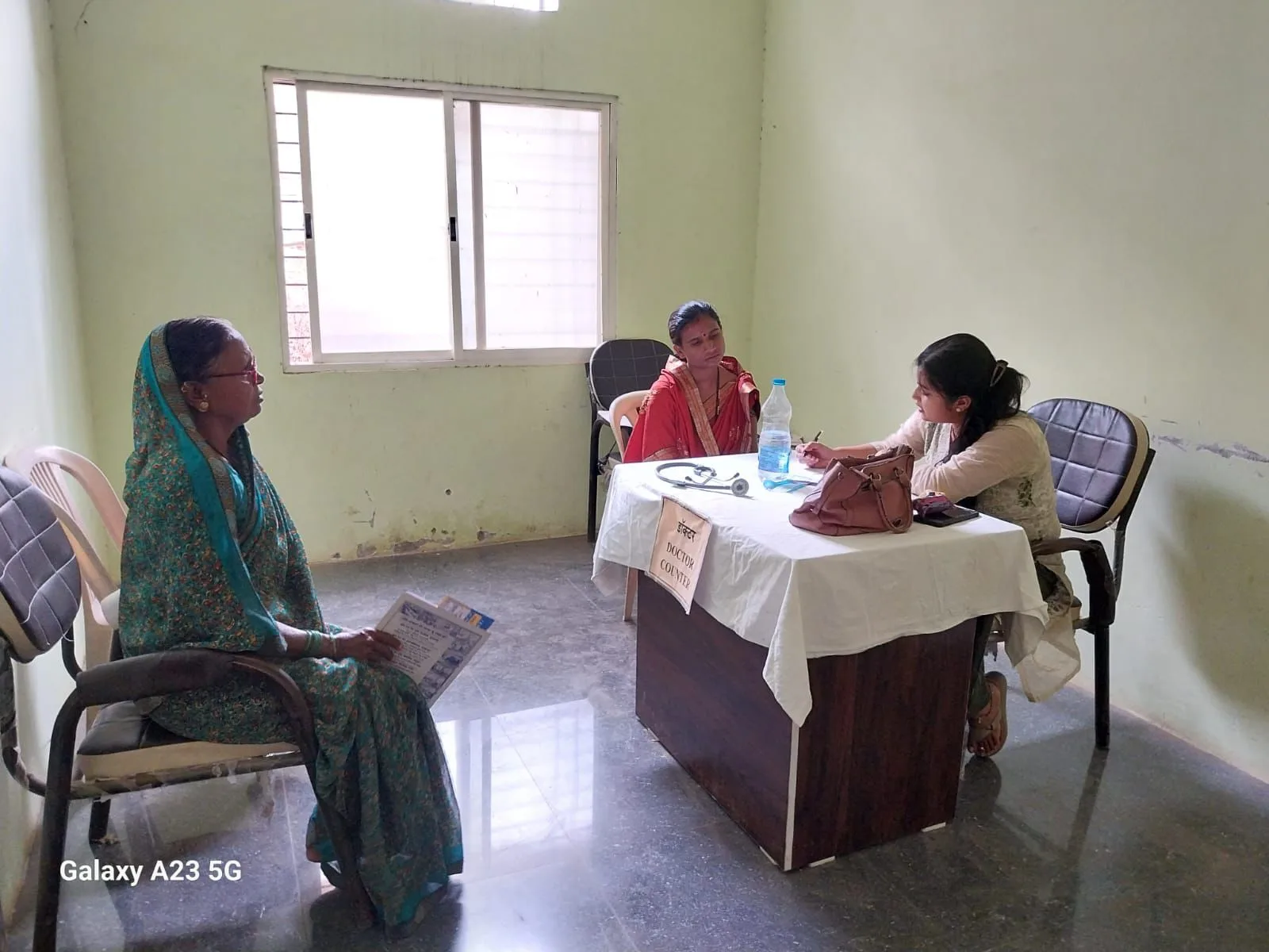 आल इज़ वेल हॉस्पिटल बुरहानपुर द्वारा ग्राम बोरसर में आयोजित किया गया निःशुल्क स्वास्थ्य शिविर | New India Times
