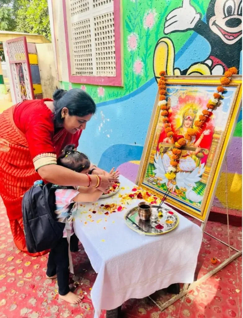 अणु पब्लिक स्कूल थांदला में मनाया गया प्रवेश उत्सव, बच्चों को तिलक लगाकर किया गया स्वागत | New India Times