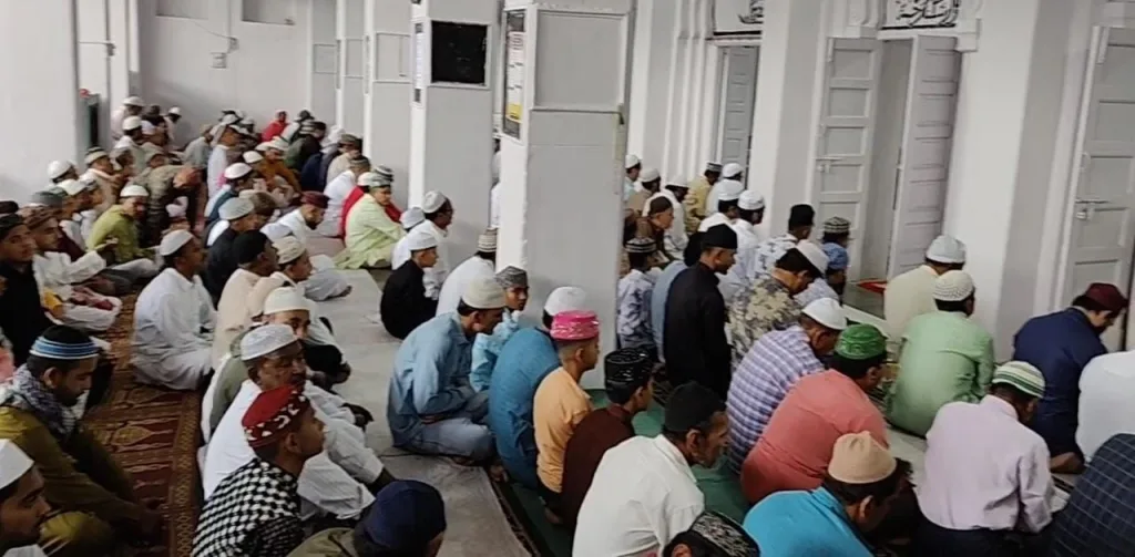 जुन्नारदेव में दिखा ईद का उल्लास, सामूहिक रूप से अदा की गई ईद की नमाज, अमन व शांति की मांगी गई दुआएं | New India Times