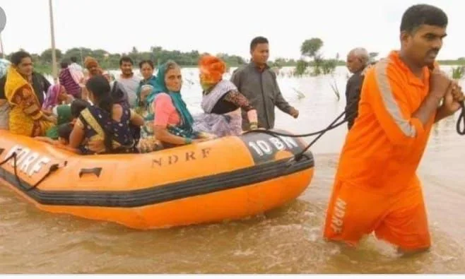 पश्चिमी महाराष्ट्र में आई कृत्रिम बाढ़ का मुद्दा विपक्ष की ओर से चुनाव प्रचार में क्यों नहीं है? सैकड़ों मौतें और हजारों करोड़ रुपए के नुकसान की ज़िम्मेदारी कौन लेगा? | New India Times