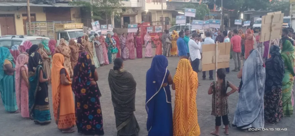 मतदाताओं को जागरूक करने के लिए मेघनगर में निकाला गया मसाल जुलूस | New India Times