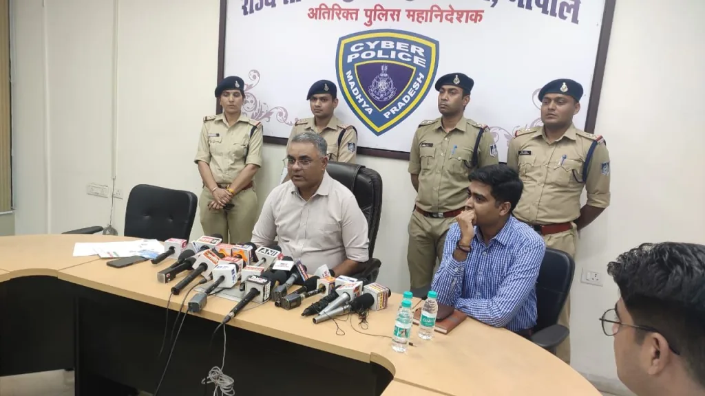 ऑनलाइन माध्यम से फर्जी पहचान-पत्र बनाने वाले को राज्य सायबर पुलिस ने बिहार से किया गिरफ्तार | New India Times