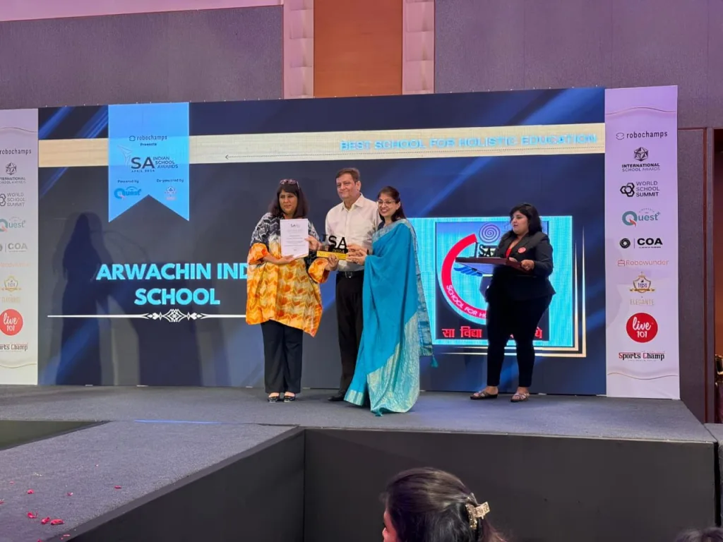 मुंबई में आयोजित पुरस्कार समारोह में अर्वाचीन इंडिया स्कूल के संस्थापकों का हुआ सम्मान | New India Times