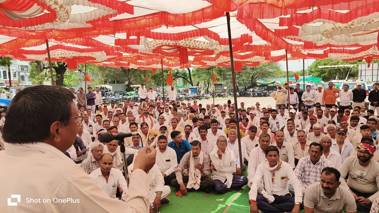 भारतीय किसान संघ द्वारा घोड़ा रोज़ की समस्या को गांव सहायक किसानों के साथ किया धरना-प्रदर्शन | New India Times